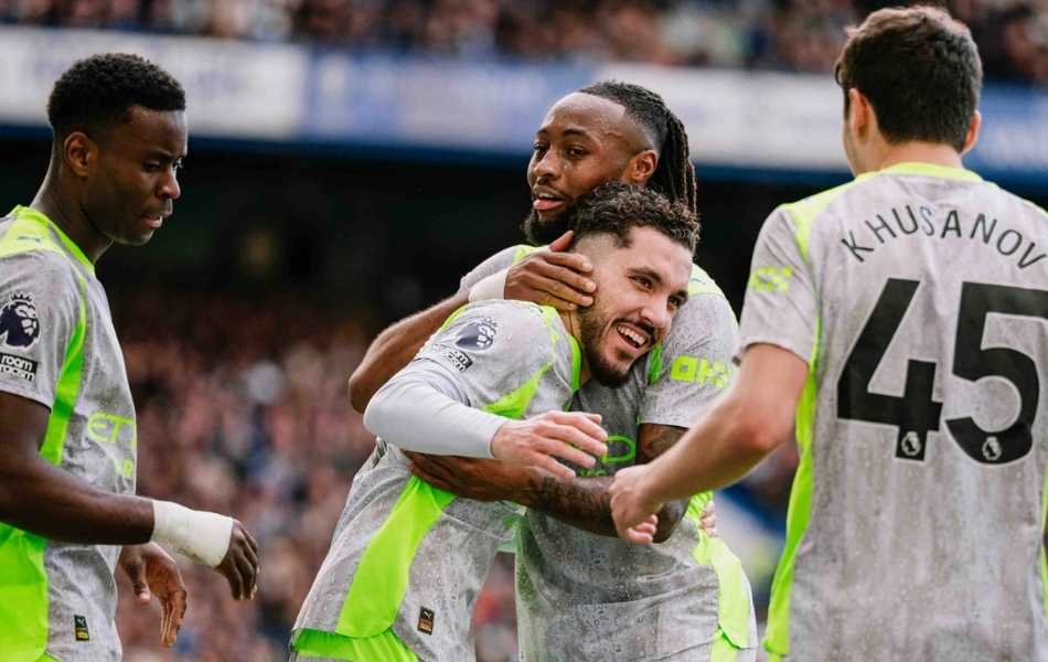 Manchester City tighten grip on title chase with dominant Stamford Bridge win
