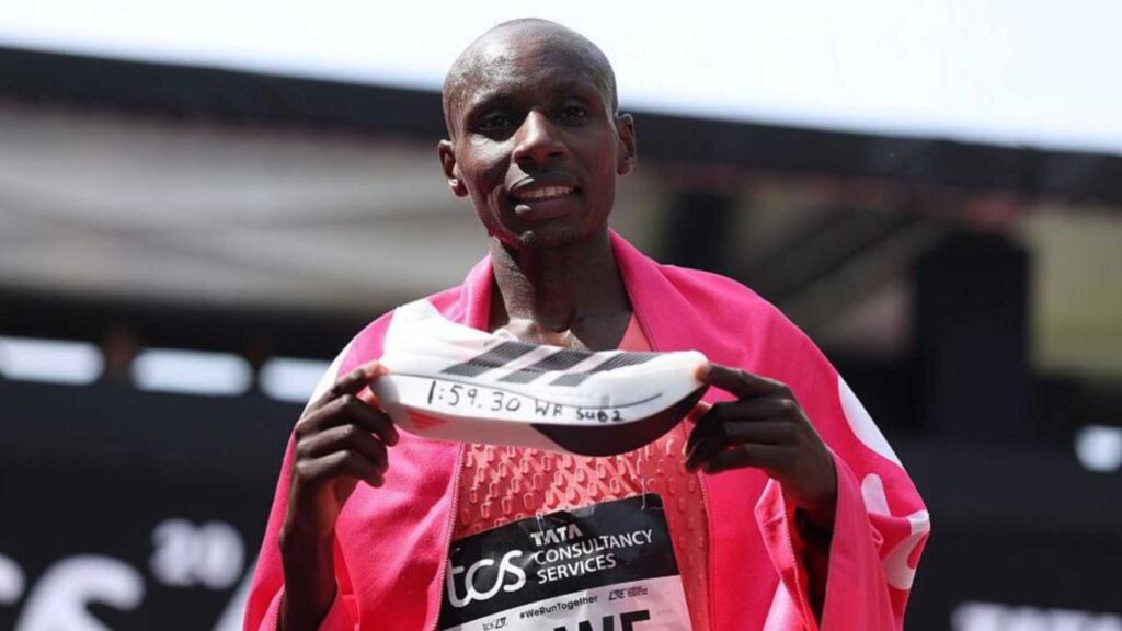 Barefoot or Not Kenyans Challenge ‘Super Shoe’ Claims After Sabastian Sawe’s Historic Marathon